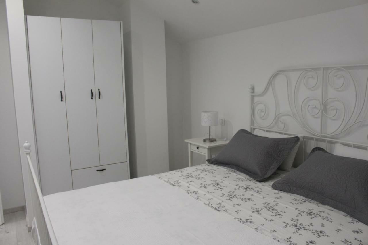 Apartments Helena ビビニェ エクステリア 写真